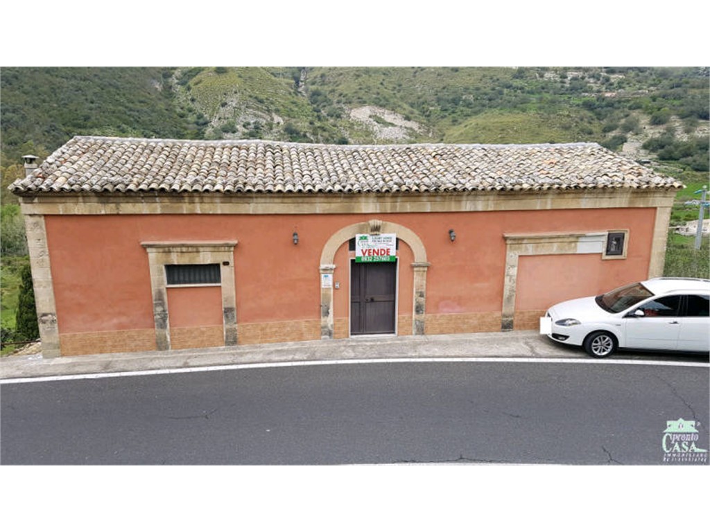 Renovated Villa with Large Veranda on the Ragusa to Modica Road