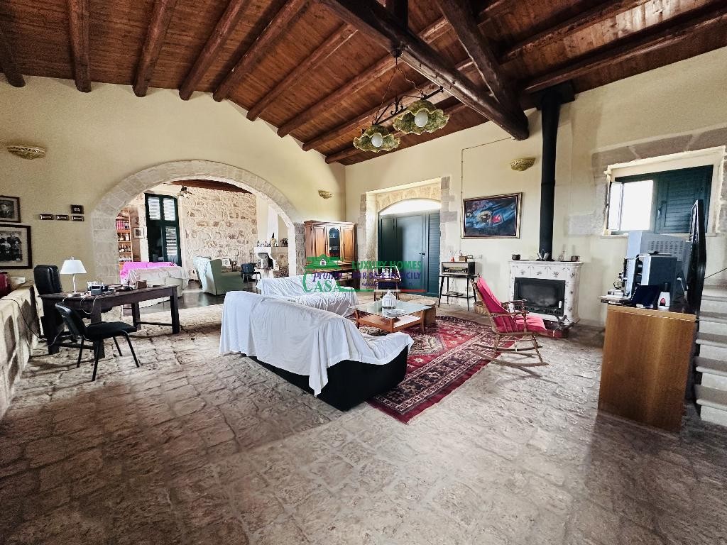 Restored Historic Farmhouse with Sea Views near Marina di Ragusa